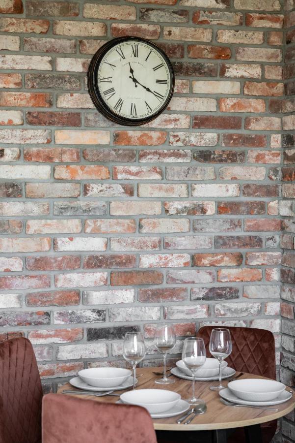 Stylish Apartment Near Wroclavia For 4 Guests By Noclegi Renters Wrocław Extérieur photo