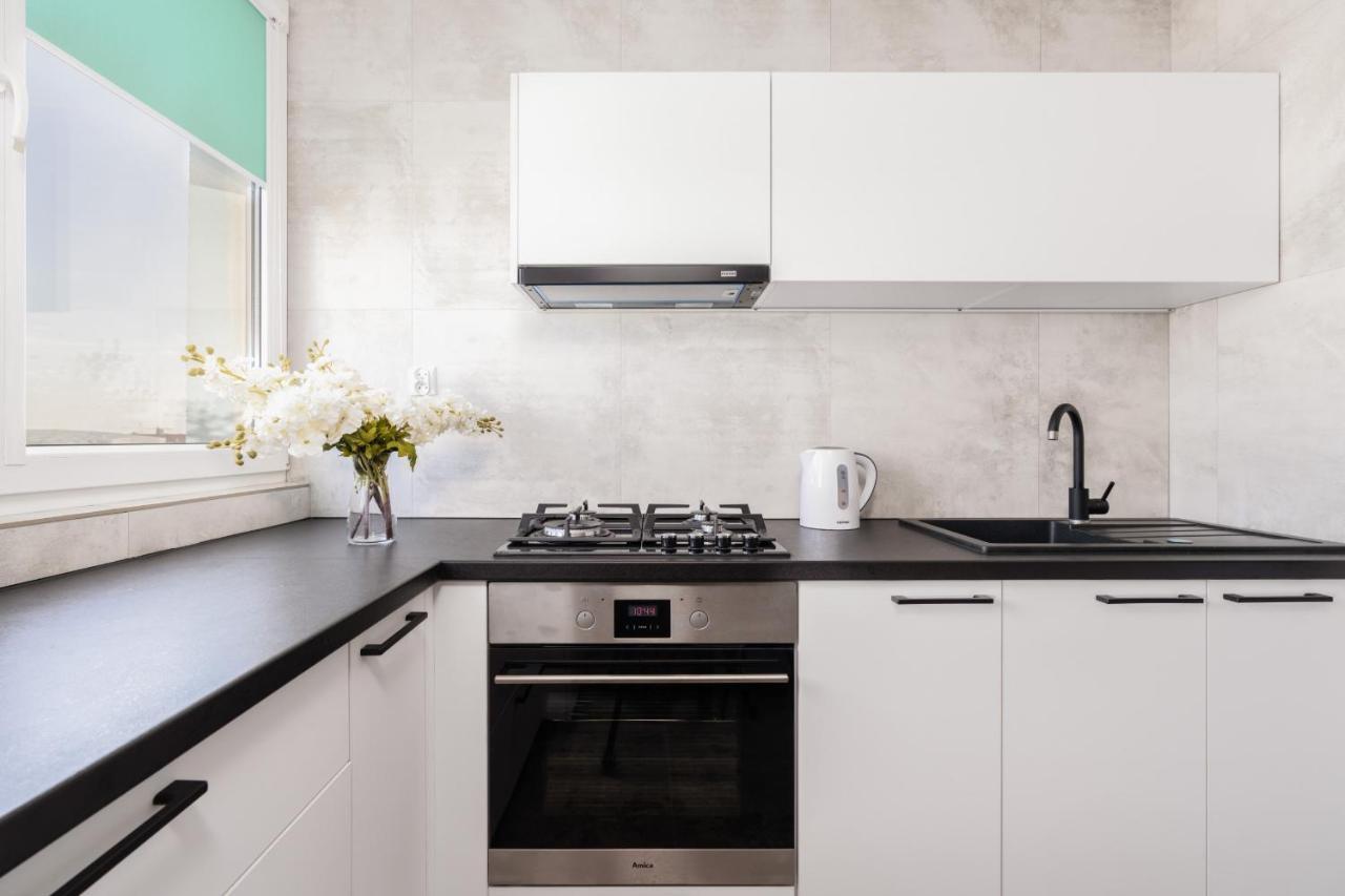 Stylish Apartment Near Wroclavia For 4 Guests By Noclegi Renters Wrocław Extérieur photo
