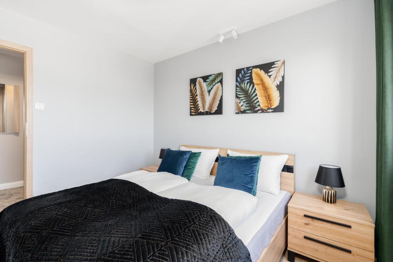 Stylish Apartment Near Wroclavia For 4 Guests By Noclegi Renters Wrocław Extérieur photo